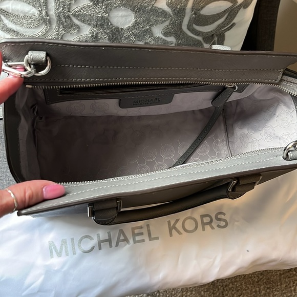 EUC Michael Kors Leather Handbag - Picture 4 of 14